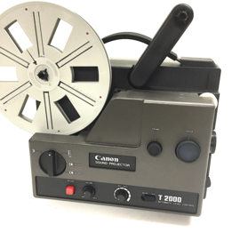 Nr.8853 -- Canon T2000 Sound mooie en compacte projector Super 8 mm films met of zonder geluid,180 m. spoelen, halogeenlamp 100w, automatische invoer heeft service /revisie beurt gehad en werkt naar behoren