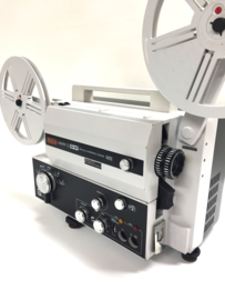 Nr.8248 -- Eumig Mark S OM voor Optisch en Magnetisch geluidsfilms voor alleen super 8 mm films, Lens: f: 1,3 F: 15-30 mm Lamp: 100 W, 12 V,  6 watt versterker,heeft service beurt gehad en werkt prima, zeer zeldzame projector