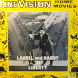 Nr.6534 -- Super 8 SILENT-- Laurel en Hardy Liberty, zwartwit Silent op 120 meter spoel en in orginele fabrieks doos