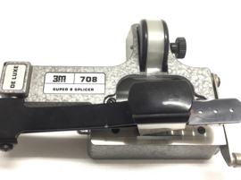 CIR 3M 708 SUPER 8 ADHESIVE TAPE DE LUXE SPLICER. Professionele Super 8 tape plakpers van 3M de luxe, voor gebruik van gewone tape, in zeer goede staat