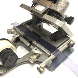 M.3-16mm- Dr. Leo Catozzo 16mm Special Film Splicer voor ongeperforeerde tape, verstelbaar voor dubbele perforatie en voor gekrompen  films, is de duurste uitvoering