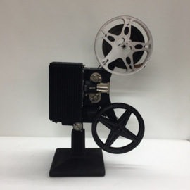 A vintage Kodascope model E film projector. Made in the USA by Eastman Kodak Co. Circa uit het jaar 1930s. zware metalen projector met 500W lamp de projector is werkend maar is wel 110 Volt