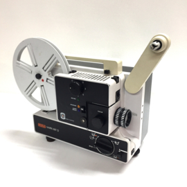 Nr.8750 -- Eumig Mark 607  film projector voor dubbel & super 8 films, halogeenlamp, zoomlens, Projectie snelheid: 3, 6, 9, 12, 18 fps, één beeldjegeschikt tot 120 meter spoelen, heeft service beurt gehad en werkt goed