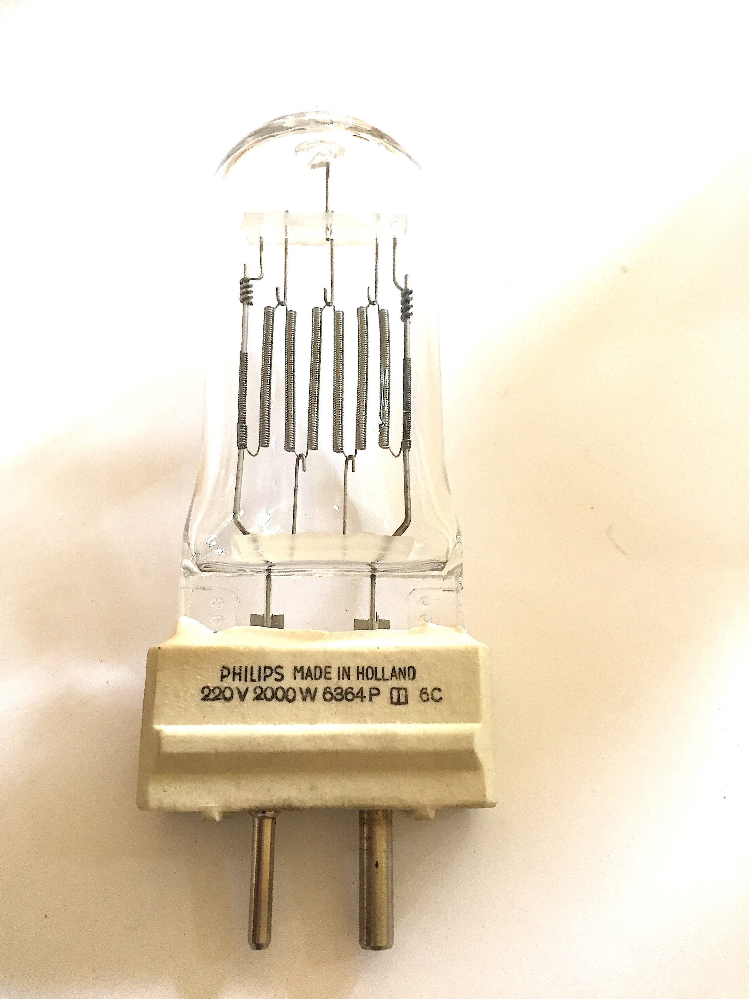 Nr. A084 Philips projectielamp 220V - 2000W  Philips, type 6364P GY16, gebruikt in studio's., zie afbeelding