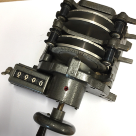 Premier 16 mm 1950 - Synchronizer 2-band synchronizer for 16mm film, with counter.