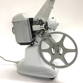 Nr.8883 --Dubbel 8-- prachtige Nilus Italiaans design witte 8 mm projector,  incl.spoel, snoer  220V.