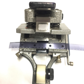 M.3-16mm- Dr. Leo Catozzo 16mm Special Film Splicer voor ongeperforeerde tape, verstelbaar voor dubbele perforatie en voor gekrompen  films, is de duurste uitvoering