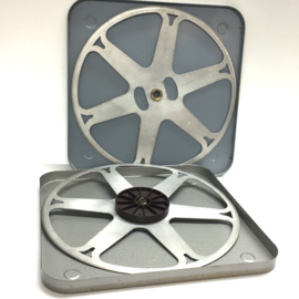 16mm metalen splitspoel voor 650 meter 16mm film op kern in metalen vierkanten doos