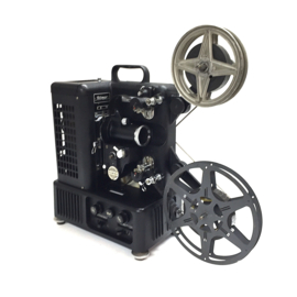 Nr.8728 -- In goede staat verkerende DITMAR 8 - 16mm projector uit 1939 , is getest op 16mm films en werkt goed, voor de verzamelaar