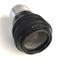 PL048  -- 16mm Optical - AMAMORPHIC (cinemascoop) lens, doorsnee 52.5 mm , is helder en scherp vanaf ongeveer 2,5  meter in goede staat