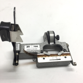 CIR 3M 708 SUPER 8 ADHESIVE TAPE DE LUXE SPLICER. Professionele Super 8 tape plakpers van 3M de luxe, voor gebruik van gewone tape, in zeer goede staat