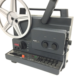 Nr.8876 --  Bauer T600 Stereosound - Super 8 mm films, 150W.halogeenlamp, 2x 20 w. versterker, 240m.spoelen,Schneider zoomlens, LET OP dig.beeldteller werkt niet ,maar meestal toch nooit gebruikt, nieuwe motorsnaar,heeft service beurt gehad en werkt prima