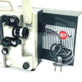 Nr.8866 - mooie zware Eumig Mark 8 voor  Super 8mm films zonder geluid , heeft 100W.losse halogeenlamp projector heeft  interne spiegel Spoelcapaciteit: 120 m. heeft service/revisiebeurt gehad, afdekkap en werkt prima