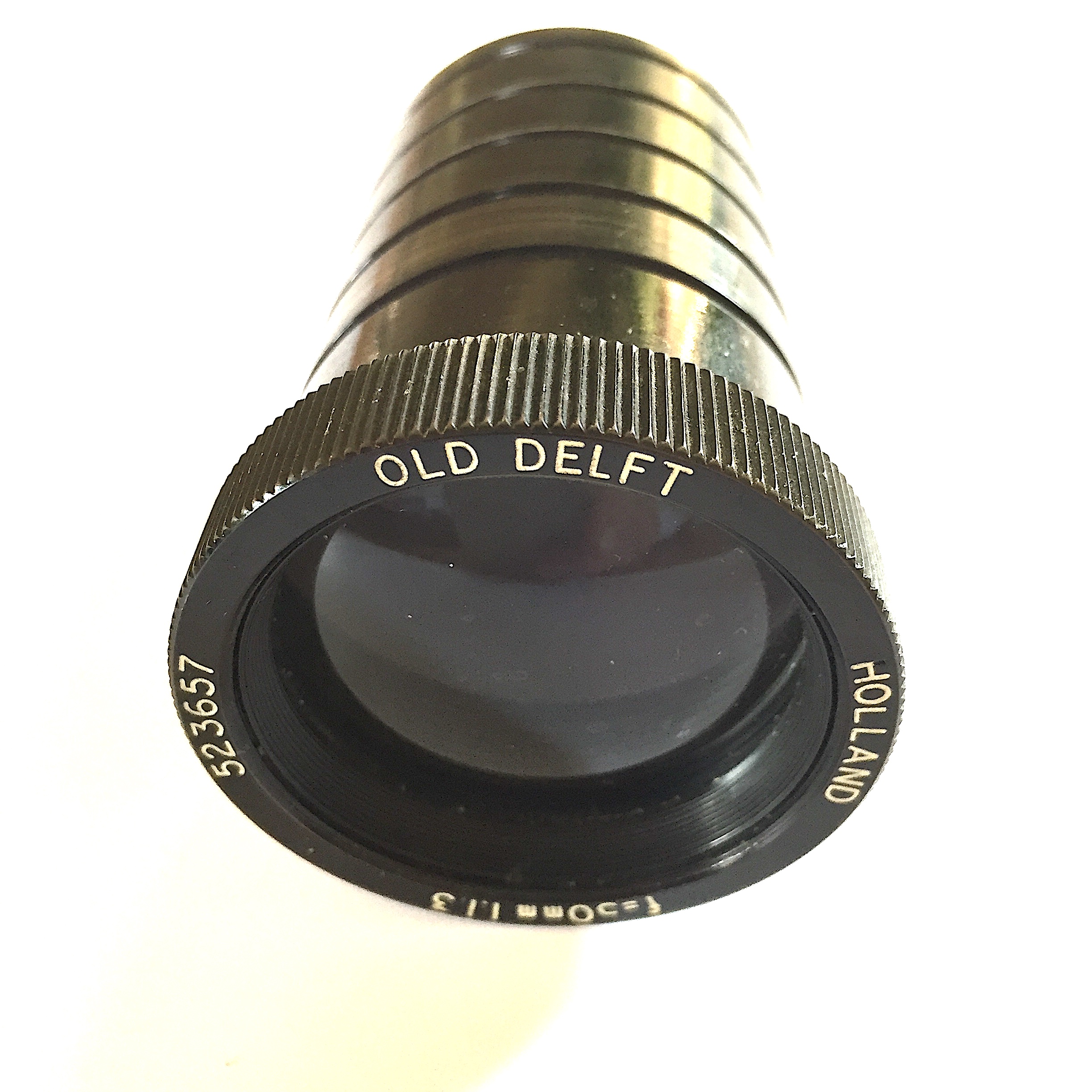 PL061 -- 16mm -- OLD DELFT Holland projectie lens , zwart, met grove schroef, lens 1.3/50mm doorsnee schroef  42.5 mm, lens is in goede staat