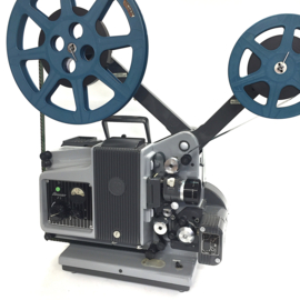 Nr.8896 -- in orginele en in zeer goede staat verkerende Bauer P5 voor 16mm films zonder geluid, , mooie Isco-Gottingen Kiptagon 1:1,3/50 lens, tot 750 Watt lamp, gewoon 220V. , projector heeft service/revisie beurt gehad en werkt prima