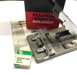 Fujica Super 8 splicer, nieuw met handleiding en nieuwe rol tape voor 100 lassen, in orginele doos