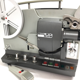 Nr.8723 --Paillard Bolex SM8 -  nieuw model voor super 8 films met en zonder geluid, met zoomlens Isco Gottingen 16.5/30mm 1.3 lens, Halogeenlamp 100w zeer stevige metalen projector, heeft service beurt gehad en werkt prima