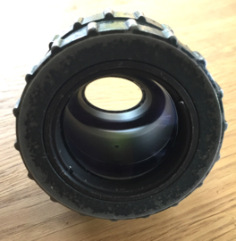 PL047  -- 16mm, oude Muller AMAMORPHIC (cinemascoop) lens, doorsnee 40mm , is helder en scherp vanaf ongeveer 2  meter uiterlijk in matige staat maar verder helder en goed
