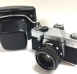 Praktica LTL met Pentacon 1.8/50mm,Deze leuke analoge Praktica LTL camera is in goede staat, belichtings meter niet getest, compleet met tas