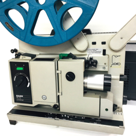 Nr.8874  -mooie Bauer P8 Universal TS 16mm , 4 tandige grijper met Halogeen lamp  24V / 250 w, optisch/magnetisch geluid, zoomlens Bauer Swiss Made 1:1.6/35-65mm  heeft service/revisie beurt gehad incl.deksel met 2 spiekers, en is in  goede staat