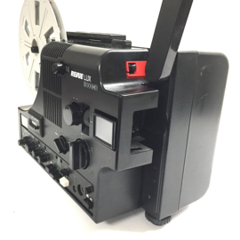 Nr.8859 -Revue Lux 2 Sound (Chinon Sound 9500) voor super 8 mm films met of zonder geluid, 150W halogeenlamp opt/mag.geluid, 180m. spoelen zeer uitgebreide projector, heeft service/revisie beurt gehad en werkt prima