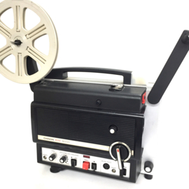 Nr.8891 -- Chinon sound 8000 voor super 8 mm film met en zonder geluid,,lens: Chinon Zoom f: 1.3 F: 15-25 mm, halogeen lamp: 100 W, 12 V EFP Spoel capaciteit: 180 m, heeft service beurt gehad en werkt prima