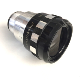 PL049 -- SANKOR  Anamorphic 16-D Cinemascoop lens voor 16mm films, doorsnee 43 MM lens is in goede staat