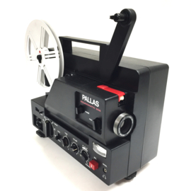 Nr.8671 -- Super 8 Sound mooie Pallas Soundmatic 606 voor super 8 mm films met of zonder geluid, 100W halogeenlamp, 6W versterker, zoomlens, projector heeft service beurt gehad en werkt prima