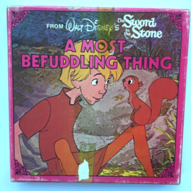 Nr.7184 Super 8 sound  -- A Most Befuddling Thing Sword in the Stone, Walt Disney iets rood van kleur Engels geluid, ongeveer 50 meter op spoel en in orginele doos