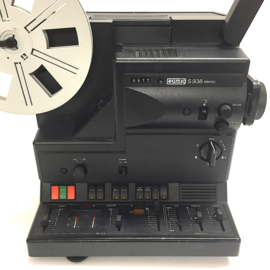 Nr.8849 -- Eumig S938 STEREO Sound, voor super 8 films met en zonder geluid,zware 150W halogeenlamp, spoelen tot 180m. 2x 20W.versterker, heeft service/revisie beurt gehad, mist klein stukje van knopje hoge tonen maar verder prima bedienbaar, werkt prima