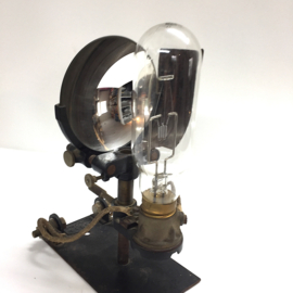 Zeiss Ikon lampen unit uit 1950 komt uit een lampenhuis van een 35mm bioscoop projector, met lamp en spiegel