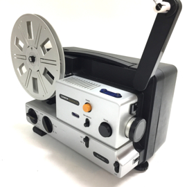 Nr.8810 -- Chinon IQ 3000 GL voor standaard/dubbel 8 mm @ super 8 mm film zonder geluid,halogeenlamp : 12V 100W EFP spoel capaciteit : 120 m.,variabele regelbare snelheidsregeling, heeft service beurt gehad heeft lichte gebruikerssporen en werkt goed
