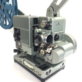 Nr.8899 --16mm Siemens 2000 projector met platte transistor versterker , geschikt voor 600 m. spoelen, 750 Watt lamp,regelbare snelheid, optisch geluid, gewoon 230 volt  heeft gehele revisiebeurt gehad en werkt goed