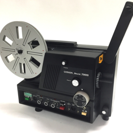 Nr.8844 -- Chinon Sound 7500 voor super 8 mm film met of zonder geluid,met Chinon Zoom f: 1,3 F: 15-30 mm zware halogeenlamp: 150 W, 15 V, EFR,  spoel capaciteit: 180 m.mooie zware projector, heeft service / revisie beurt gehad en werkt prima