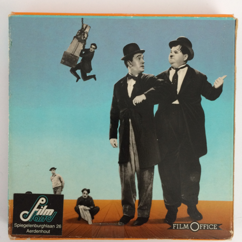 Nr.6541 -- Super 8 Silent,   Early to Bed 1928,   Laurel & Hardy, zwartwit silent, speelduur ongeveer 18 minuten (120m.), in orginele fabrieks doos