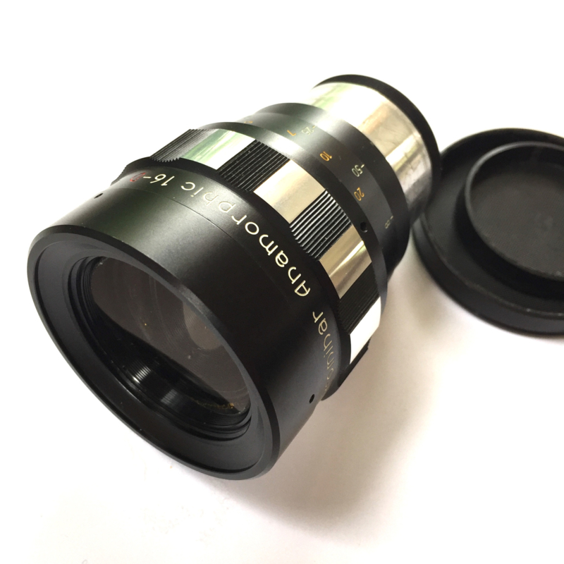 PL026 -- KOWA Prominar Anamorphic 16-D Cinemascoop lens voor 16mm films, lens is in perfecte staat