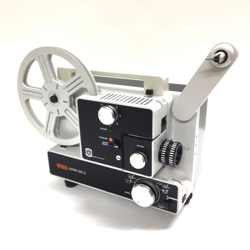 Nr.8657 - Eumig Mark 610 D  zonder geluid voor dubbel8/standaard 8 & Super 8 mm films.  Eumig  zoomlens f: 1.3 F: 15-30 mm sterke halogeen Lamp: 100 W, 12 V, heeft onderhouds beurt gehad en werkt goed, heeft lichte gebruikers sporen