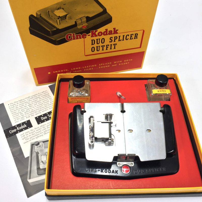 Cine Kodak Duo Splicer outfit voor normaal 8 en 16mm films, in orginele doos met handleiding