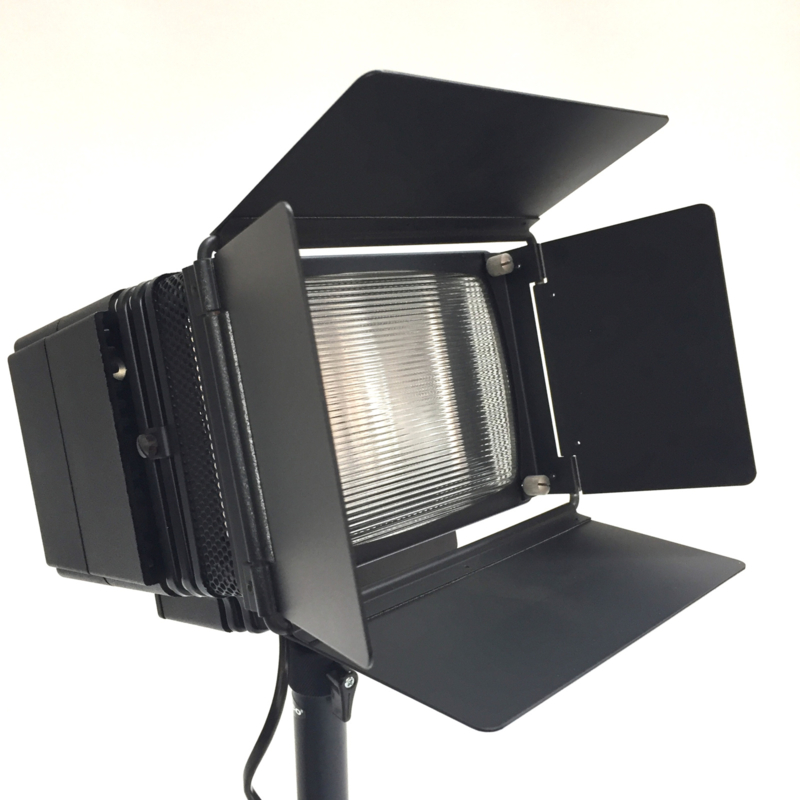 Flectalux XM 16/18 regelbaar, met 2 x 1000W.lampen, continue koeling met ventilatuur, ideaal voor film en fotografie 240 volt, met matglas en lichtkleppen