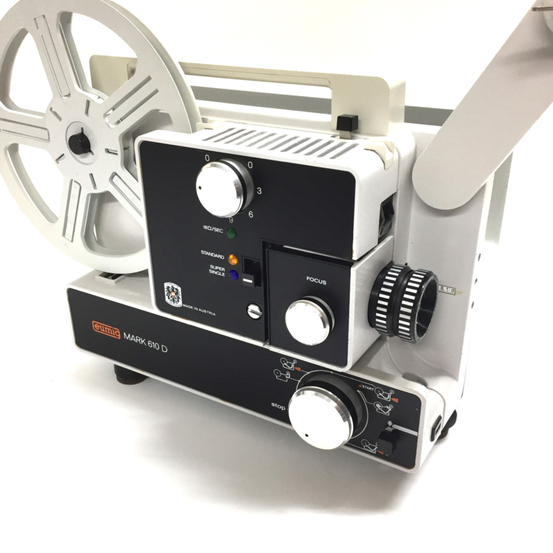 Nr.8411 -  mooie Eumig Mark 610 D  voor dubbel8/standaard 8 & Super 8 mm film, Formaatwissel: door schakelaar, zonder geluid, zoomlens f: 1.3 F: 15-30 mm Halogeen Lamp: 100 W, 12 V, heeft onderhouds beurt gehad projector is in goede staat