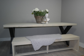 tafel met ijzeren  frame