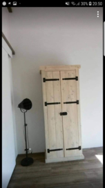 kast 200x90x57 445euro