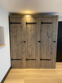 Steigerhouten kast