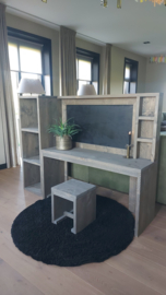 Speeltafel met kast en krukje