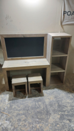 Speeltafel met vakkenkast en 2x krukje