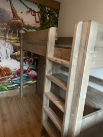 Hoogslaper met kast en bureau 745euro