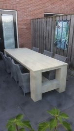 Klooster tafel