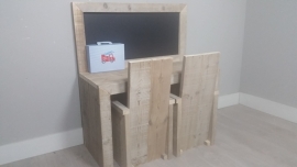 bouwpakket speeltafel met krijtbord 100x110x40 gebruikt steigerhout met twee stoeltjes