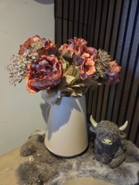 Boeket warm oranje met vaas taupe