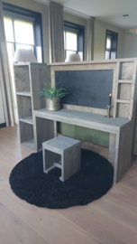 Speeltafel met kast en krukje